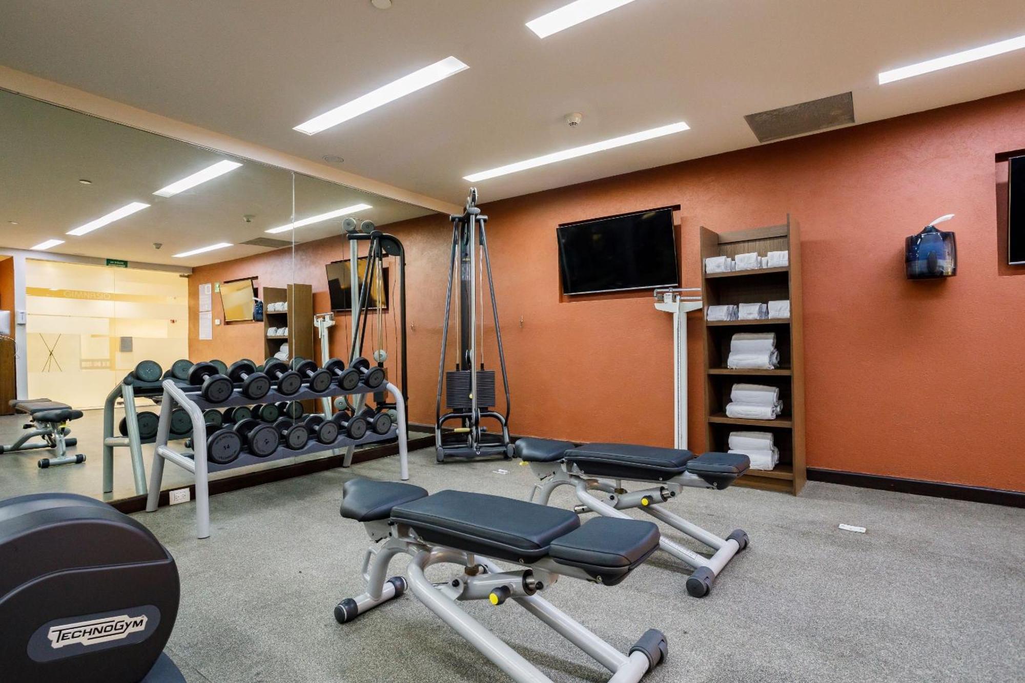 Camino Real Pedregal Mexico Hotel Exterior photo The gym at the hotel